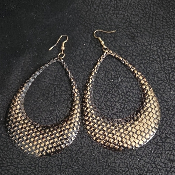 Jewelry - Bold Gold/Black Teardrop Earrings